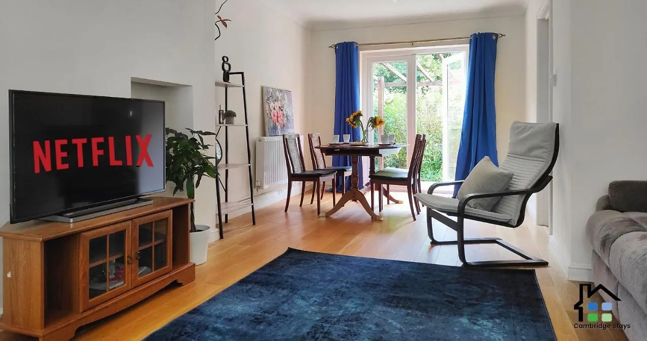 Cambridge Stays: Science Park Adjacent Home with Garden and Parking
