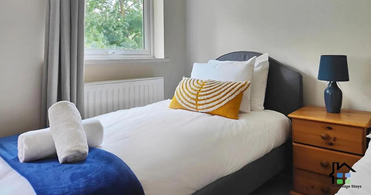 Cambridge Stays: Science Park Adjacent Home with Garden and Parking Holiday home