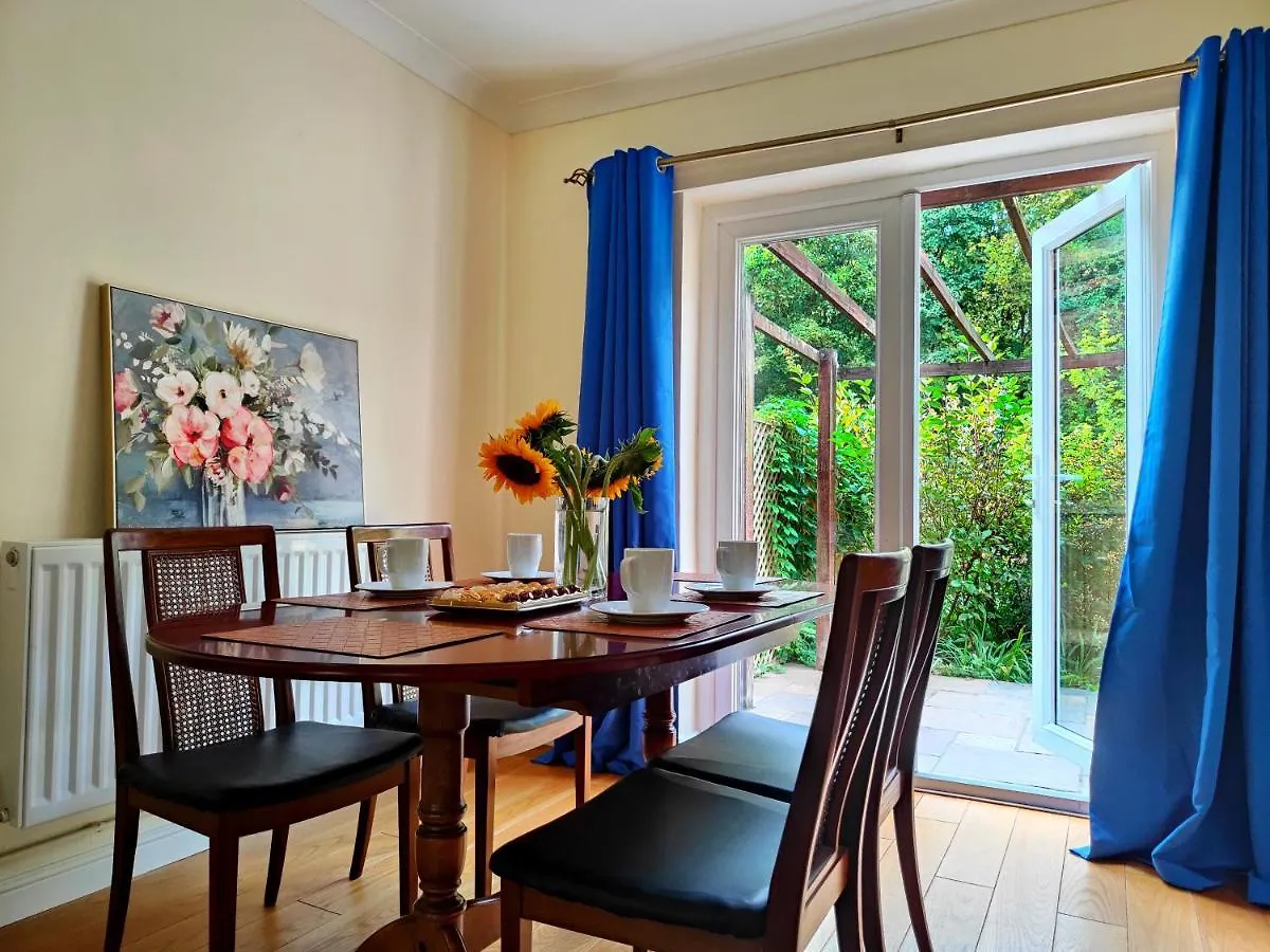 Cambridge Stays: Science Park Adjacent Home with Garden and Parking 0*, Cambridge (Cambridgeshire) United Kingdom